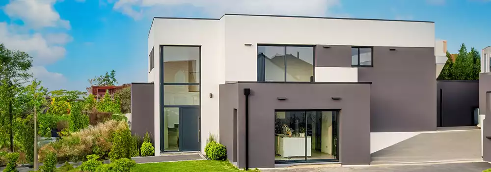 Construction d’une grande maison cubique de 200 m2 avec garage